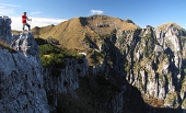 18 Vetta del Cantarso. Sullo sfondo la Cima di Piazzo.